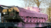 Der rosarote Panzer. Steuern sind Raub, werdet unregierbar!